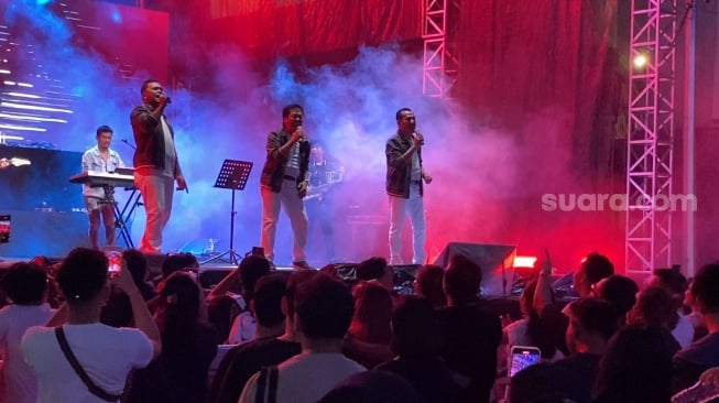 Penampilan grup musik senior Trio Ambisi di panggung Soundsfest 2025, Minggu, 25 Mei 2025. [Suara.com/Adiyoga Priyambodo[