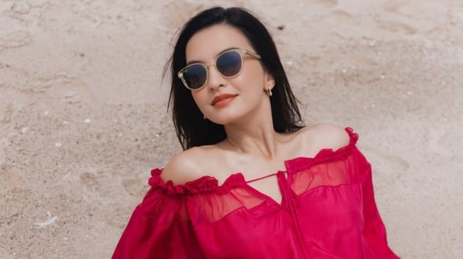 Luna Maya Sertijab Presiden Jomblo Indonesia, Raline Shah Jadi Penggantinya
