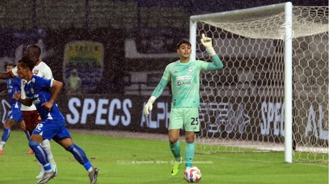 Nadeo Argawinata Bersyukur Bisa Bersaing dengan Kiper Asing di BRI Liga 1