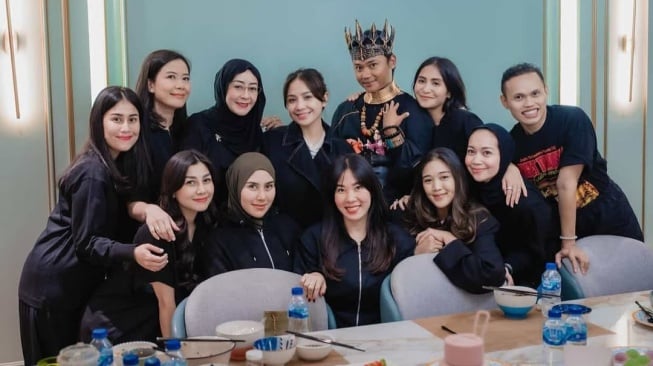 Foto Bareng Selebgram Diduga LGBT, Nagita Slavina dan Syahnaz Sadiqah Tuai Pro Kontra