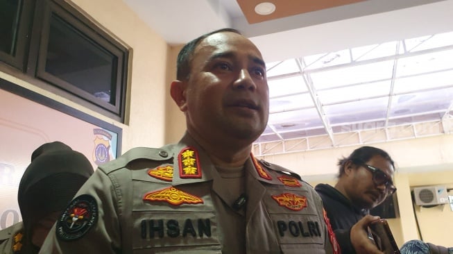 Kabid Humas Polda DIY, Kombes Pol Ihsan saat memberi keterangan ke wartawan. [Hiskia/Suarajogja]