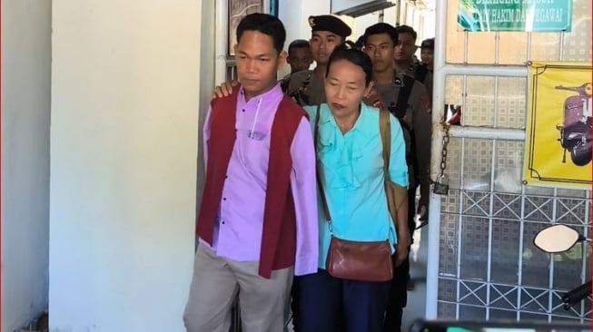 Sidang Ditemani Ibu, Agus Difabel Divonis 10 Tahun Penjara Dan Denda Rp 100 Juta