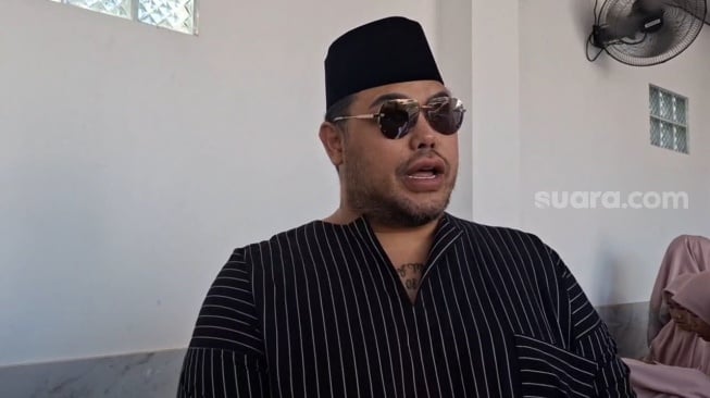 Heboh Visa Haji Furoda Belum Terbit, Ivan Gunawan Percaya Diri Tetap Berangkat
