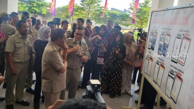 Takut Didepak dari Rusunawa Pulogebang, Sumiyati Nangis Ngadu ke Pramono