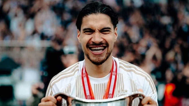 Kevin Diks juara Liga Denmark. Namun, ia akan telat gabung pemusatan latihan atau TC timnas Indonesia. Kehadiran Kevin Diks diyakini akan memberikan dimensi baru bagi pertahanan skuad Garuda, sekaligus menambah kedalaman skuad dengan pengalamannya berkompetisi di liga-liga top. (Instagram/@kevindiks2)