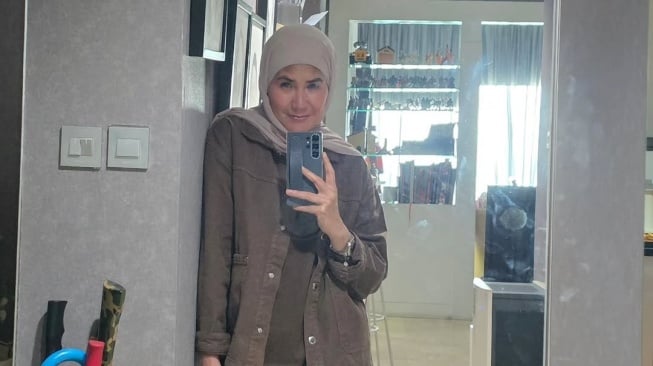 Nicky Astria Bawa Kabar Duka, Irianti Erningpraja Meninggal Dunia