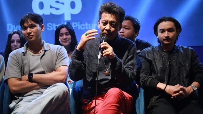 Produser Kicky Herlambang di acara perkenalan film Apa Itu Cinta di Jakarta. [Dynamic Story Pictures]