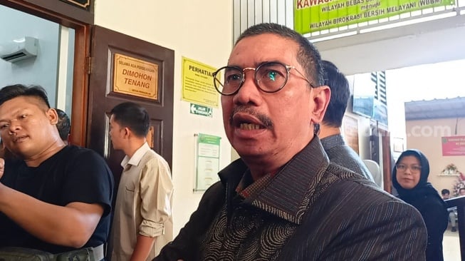 Fahmi Bachmid, pengacara Nikita Mirzani ditemui di Pengadilan Negeri Jakarta Selatan pada Rabu, 28 Mei 2025. [Suara.com/Rena Pangesti]