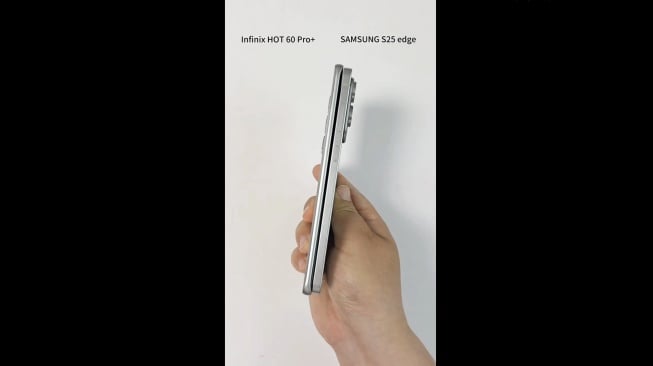 Perbandingan bodi Infinix Hot 60 Pro+ dan Samsung Galaxy S25 Edge. [X/@UniverseIce]