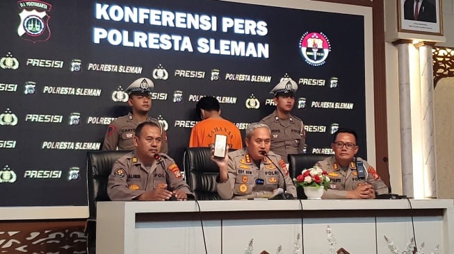 Polisi Temukan Banyak Plat Nomor di Mobil BMW Penabrak Mahasiswa UGM