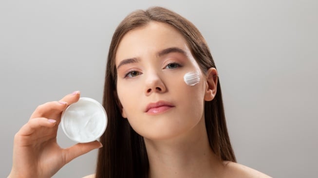 4 Rekomendasi Sunscreen Kolagen di Bawah Rp50 Ribu, Kulit Glowing dan Terlindungi Sepanjang Hari!