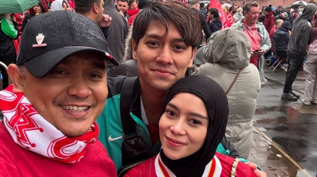 Valentino Jebret kabarkan kondisi Rizky Billar dan Lesti Kejora saat parade juara Liga Inggris (Instagram/@radotvalent)