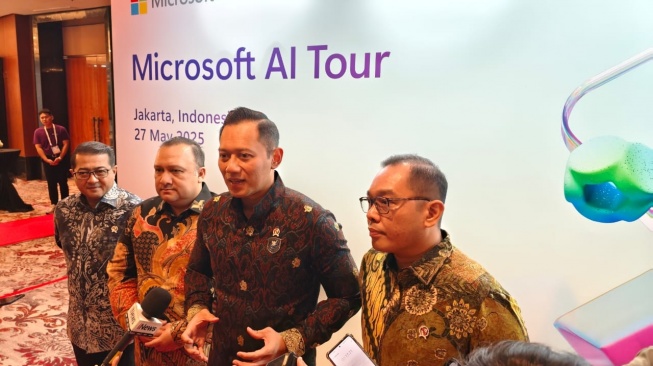 Menteri Koordinator Bidang Infrastruktur dan Pembangunan Kewilayahan, Agus Harimurti Yudhoyono atau AHY saat ditemui di acara Microsoft AI Tour yang digelar di Pasific Place, Jakarta, Selasa (27/5/2025). [Suara.com/Dicky Prastya]