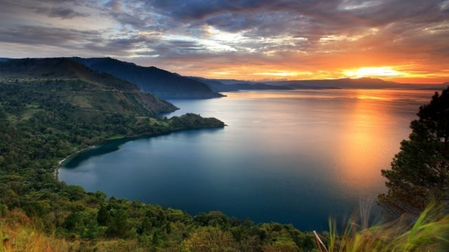 Liburan Sekolah, Cek 4 Akomodasi Nyaman Buat Keluarga di Danau Toba dan Samosir