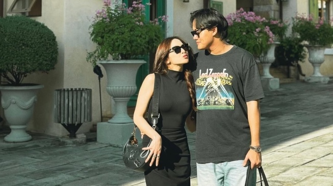 Outfit couple Rizky Febian & Mahalini (Foto: Instagram.com/rizkyfbian)