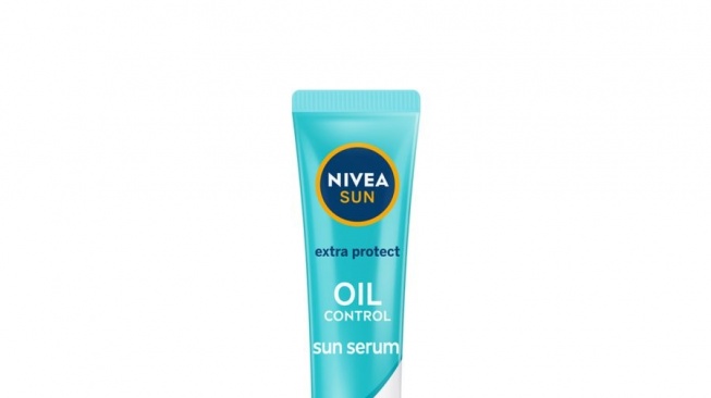 NIVEA Sun Face Protection Oil Control Serum. (Shopee)