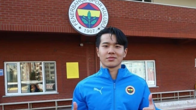 Cho Jin-ho saat menimba ilmu di Fenerbahce. (Instagram/@fbakademi)
