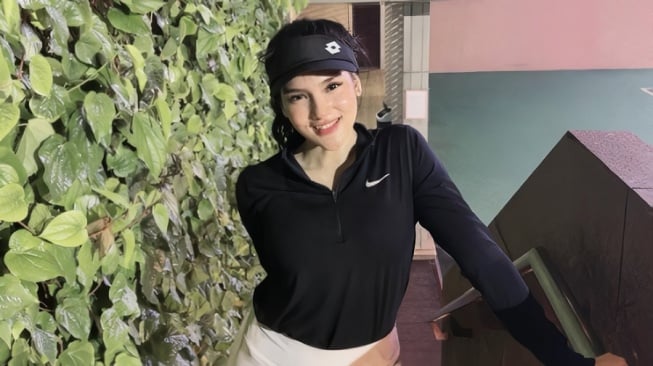 Olahraga Tetap Stylish dengan 6 Inspirasi Sportswear ala Davina Karamoy
