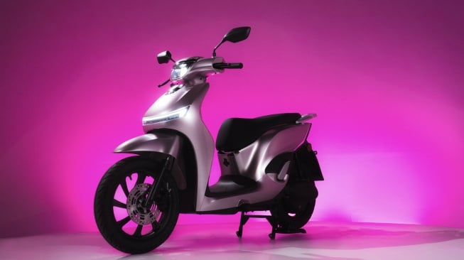 Motor listrik Adora dirakit secara lokal di fasilitas Pulogadung, Jakarta Timur. Kendaraan tersebut dikembangkan selama setahun lebih dan diproyeksikan mampu mencapai tingkat komponen dalam negeri (TKDN) hanpir 50 persen. (Foto: Adora)