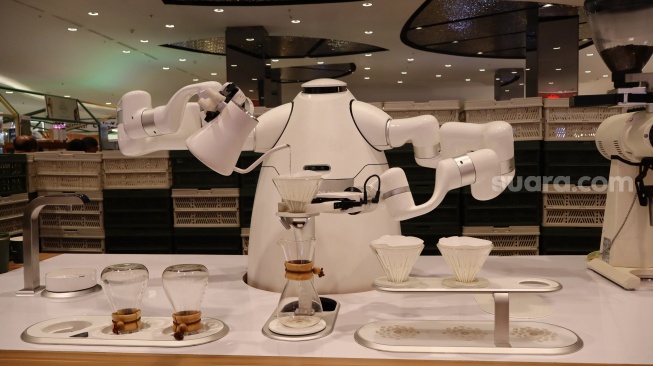 Robot Barista Unjuk Kebolehan di Kopi Fest Indonesia 2025 Medan