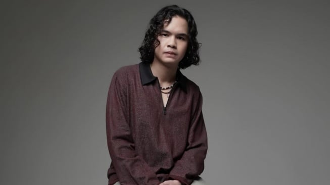 Dul Jaelani konsisten dengan rambut gondrong. [Instagram]