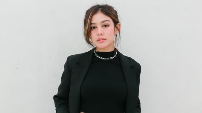 Stand Out All Day dengan 5 Padu Padan Outfit Kasual ala Vanesha Prescilla