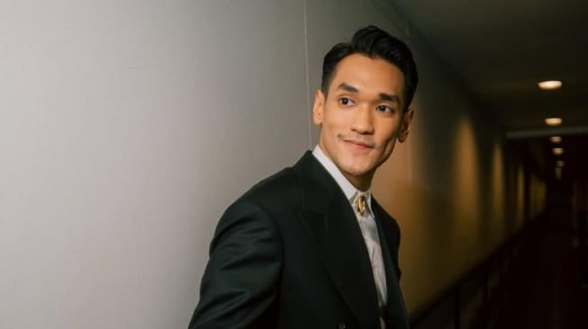 Diam-Diam Naik Haji, Afgan Asyik Makan Masakan Padang di Madinah