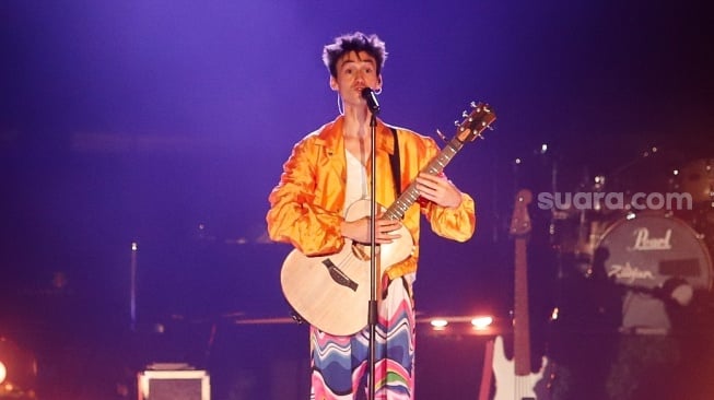 Musisi Jacob Collier tampil dalam acara BNI Java Jazz Festival 2025 di JIExpo Kemayoran, Jakarta, Jumat (30/5/2025). [Suara.com/Alfian Winanto]