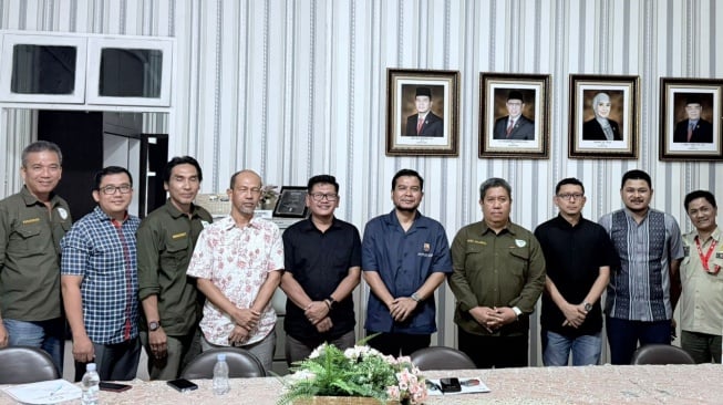 SAMADE Riau bertemu dengan anggota DPD Riau, Arif Eka Saputra di Pekanbaru, Jumat (30/5/2025). [Ist]