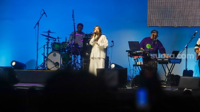 Penyanyi Danilla Riyadi saat tampil dalam acara BNI Java Jazz Festival 2025 di JIExpo Kemayoran, Jakarta, Sabtu (31/5/2025). [Suara.com/Alfian Winanto]
