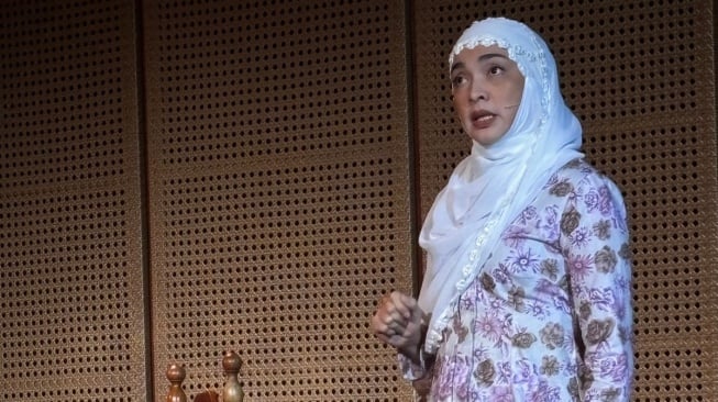 Tika Bravani akan melakukan pertunjukan monolog bertajuk "Aku yang Tak Kehilangan Suara". Tika memerankan Siti Walidah, istri KH Ahmad Dahlan. [Instagram]