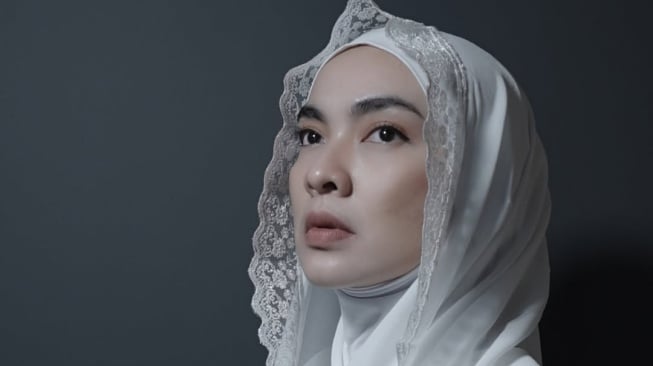 Tika Bravani Hadapi Tantangan Berat di Pementasan Monolog: Aku yang Tak Kehilangan Suara