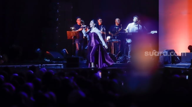 Penyanyi Kris Dayanti saat tampil dalam acara BNI Java Jazz Festival 2025 di JIExpo Kemayoran, Jakarta, Sabtu (31/5/2025). [Suara.com/Alfian Winanto]