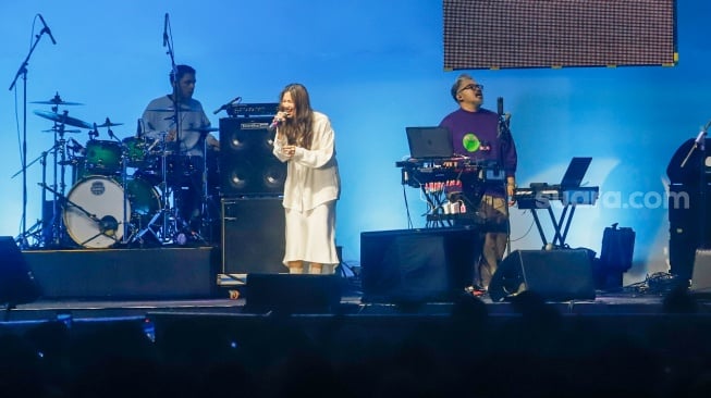 Penyanyi Danilla Riyadi saat tampil dalam acara BNI Java Jazz Festival 2025 di JIExpo Kemayoran, Jakarta, Sabtu (31/5/2025). [Suara.com/Alfian Winanto]