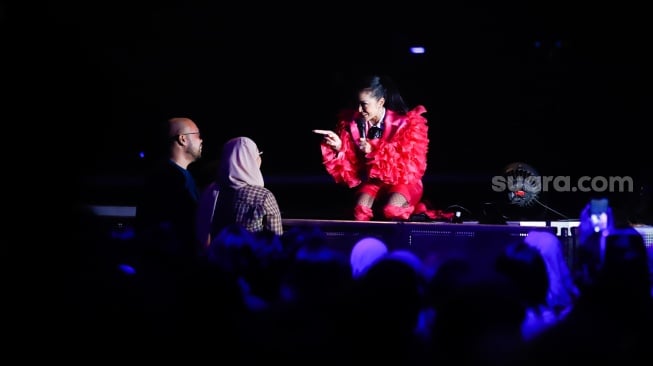 Penyanyi Krisdayanti saat tampil dalam acara BNI Java Jazz Festival 2025 di JIExpo Kemayoran, Jakarta, Sabtu (31/5/2025). [Suara.com/Alfian Winanto]