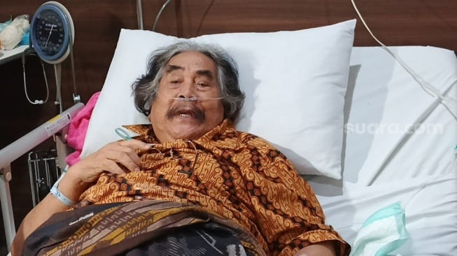 Jaja Miharja dirawat di RS St. Carolus, Jakarta Pusat pada Sabtu, 31 Mei 2025. [Rena Pangesti/Suara.com]