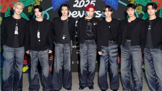 Penuh Kharisma! ENHYPEN Usung Nuansa Coachella di Weverse Con Festival 2025