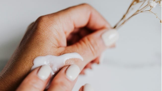 5 Rekomendasi Body Lotion Lokal untuk Pelajar, Murah dan Isinya Banyak!