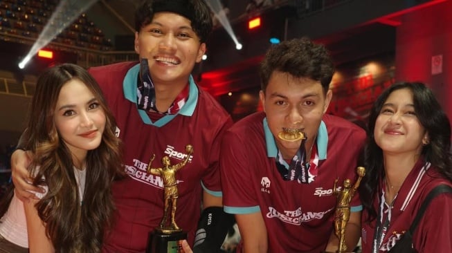 Akhirnya Go Public, Nyoman Paul dan Keisya Levronka Terciduk Mesra Usai Tanding Bahkan Voli 2