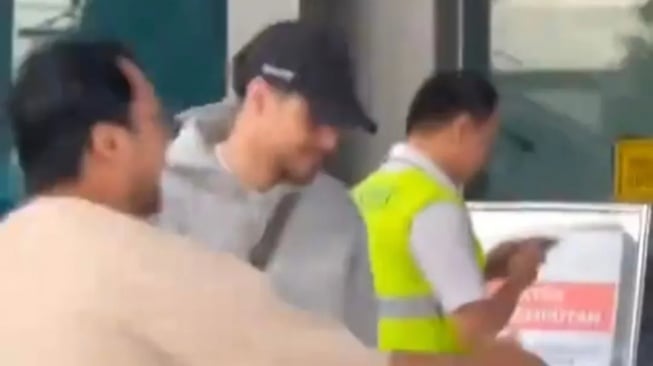 Kevin Diks sudah mendarat di Jakarta. Ia akan segera langsung gabung ke timnas Indonesia yang baru selesai menggelar TC di Bali. (Instagram/@futboll.indonesiaa)