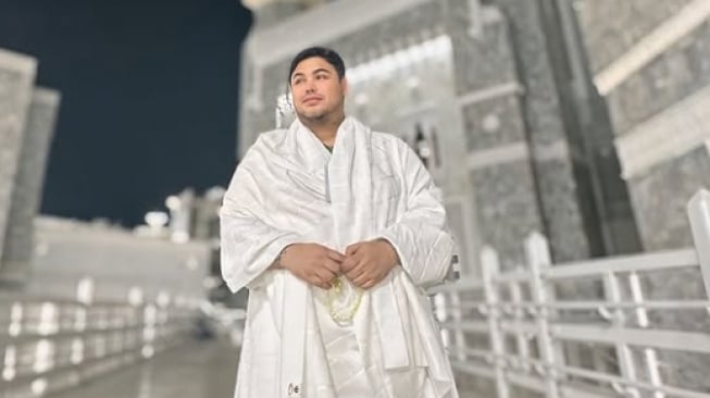 Diduga Terkendala Visa Furoda Hingga Terancam Batal Haji, Ivan Gunawan Ungkap Kondisinya di Madinah