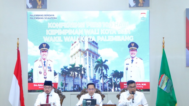 Konferensi 100 hari kerja Wali Kota Ratu Dewa dan Wakil Wali Kota Prima Salam