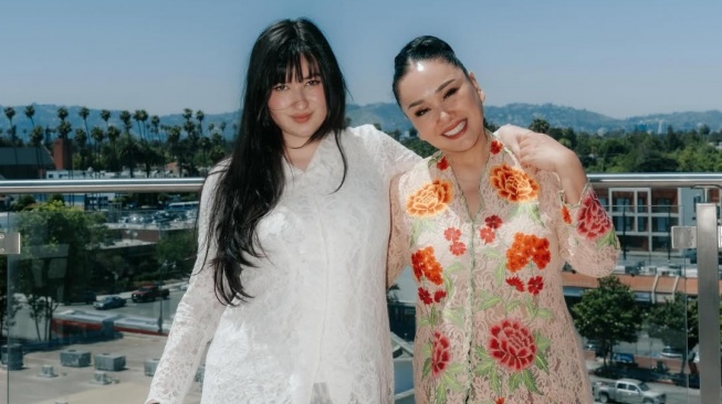 Titi DJ hadiri pernikahan Stephanie Poetri dan Asher Novkov-Bloom di Los Angeles, Amerika Serikat pada 30 Mei 2025. [Suara.com/@stephaniepoetri]