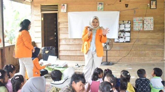 Menembus Hutan Demi Harapan, Psikologi UNJA Bangkitkan Mimpi Anak Suku Anak Dalam Jambi