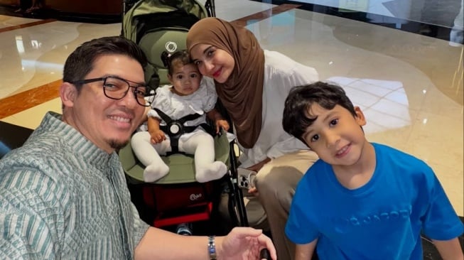 Saat sakit Irwansyah bisa menghabiskan waktu dengan buah hatinya (Instagram)