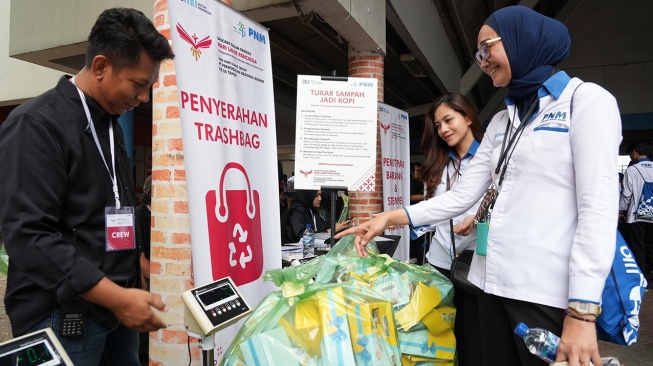 PNM Bersih-bersih Bareng 6.000 Karyawan, Dukung Pelestarian Lingkungan lewat Bank Sampah