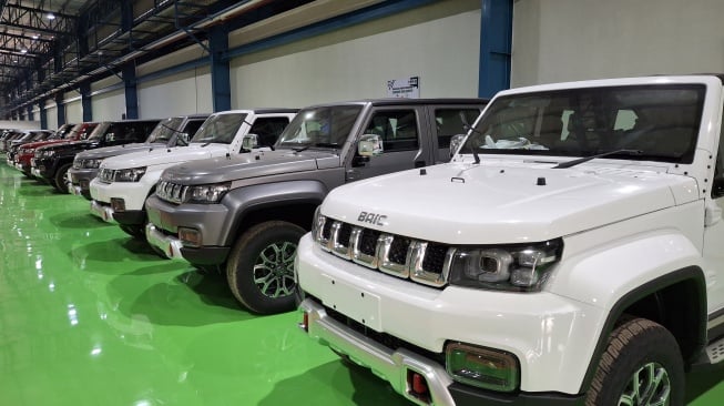 BAIC Indonesia mengumumkan kendaraan BAIC BJ40 Plus yang merupakan hasil perakitan lokal pertama di Indonesia, yang dirakit di fasilitas, PT HANDAL INDONESIA MOTOR (PT HIM) di Purwakarta, Jawa Barat, Senin (2/6/2025). [SUARA.COM/Michele Alessandra]