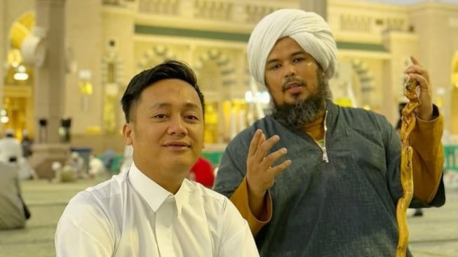 Dibiayai Raffi Ahmad Ibadah Haji, Sang Manajer dan Ustaz Derry Sulaiman Pakai Visa Apa?