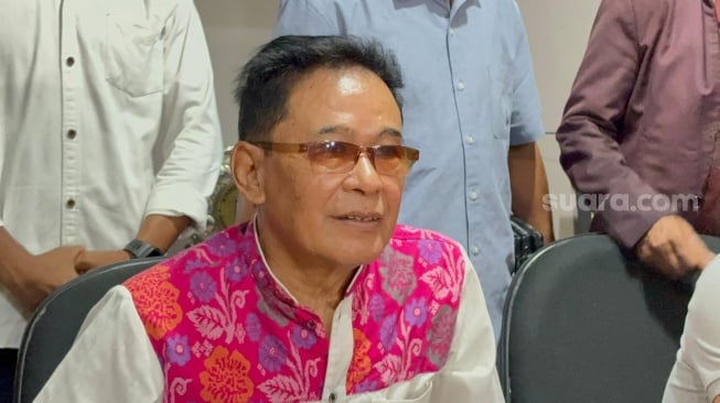 Yoni Dores dalam konferensi pers di Polda Metro Jaya, Selasa, 3 Mei 2025. [Suara.com/Tiara Rosana]