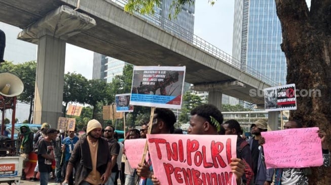 Demo Geruduk Kantor Menteri HAM Natalius Pigai di Jakarta, Mahasiswa Papua: TNI-Polri Pembunuh!